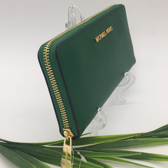 MICHAEL KORS
Leather Continental Wristlet Phone Case Wallet
Fern Green
NWT - Picture 2 of 16
